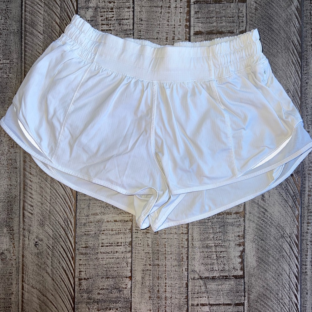 lululemon lowrise hotty hot short 2.5 inch